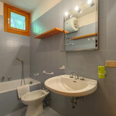 Apartment Hostdomus - Sansicario R12 Family *